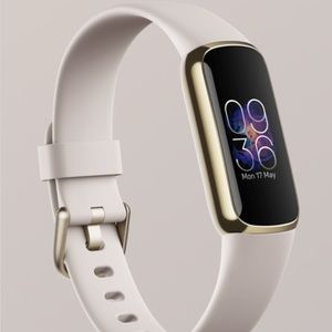 Fitbit Luxe Fitness and Wellness Tracker with Stress Management, Sleep Tracking